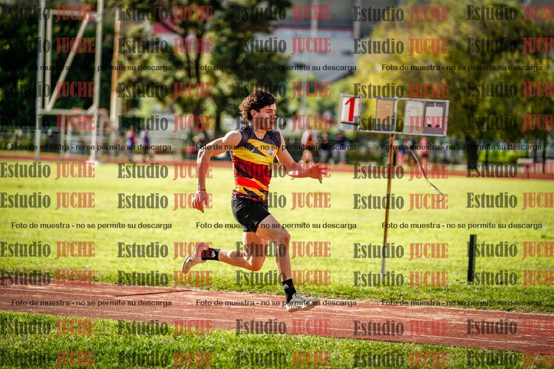 Fotos del salto en largo de varones