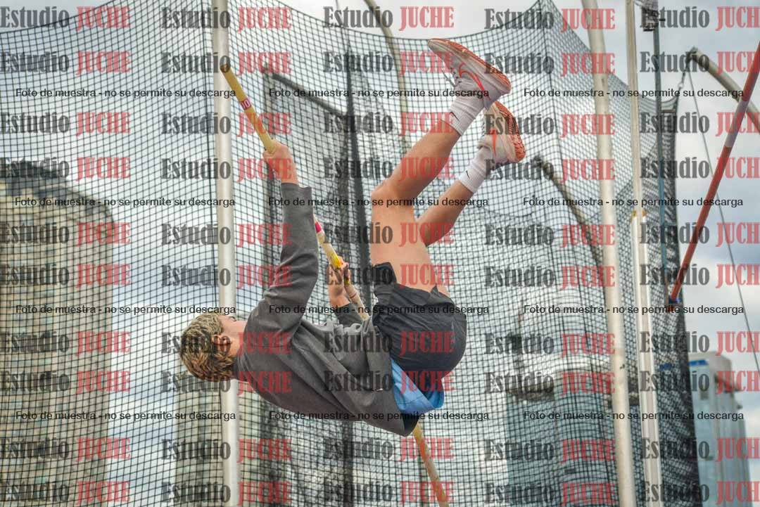 Fotos del salto con garrocha de mujeres y varones