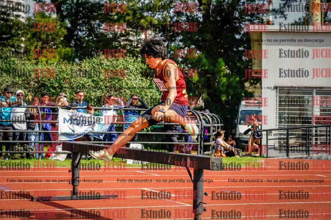 Fotos de los 1500 m con obstáculos de varones
