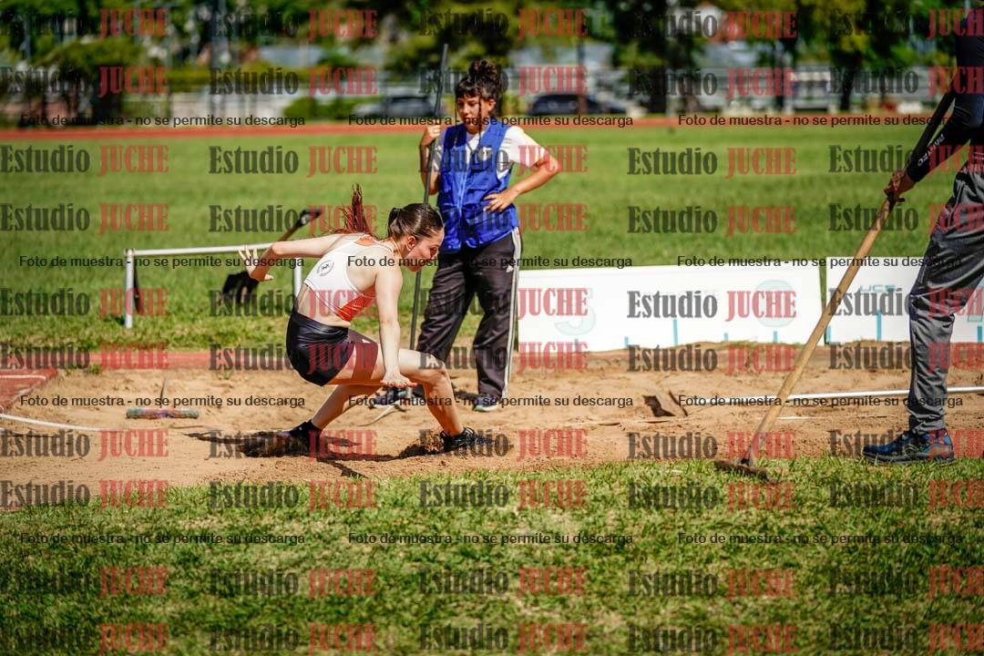 Fotos del salto en largo de mujeres