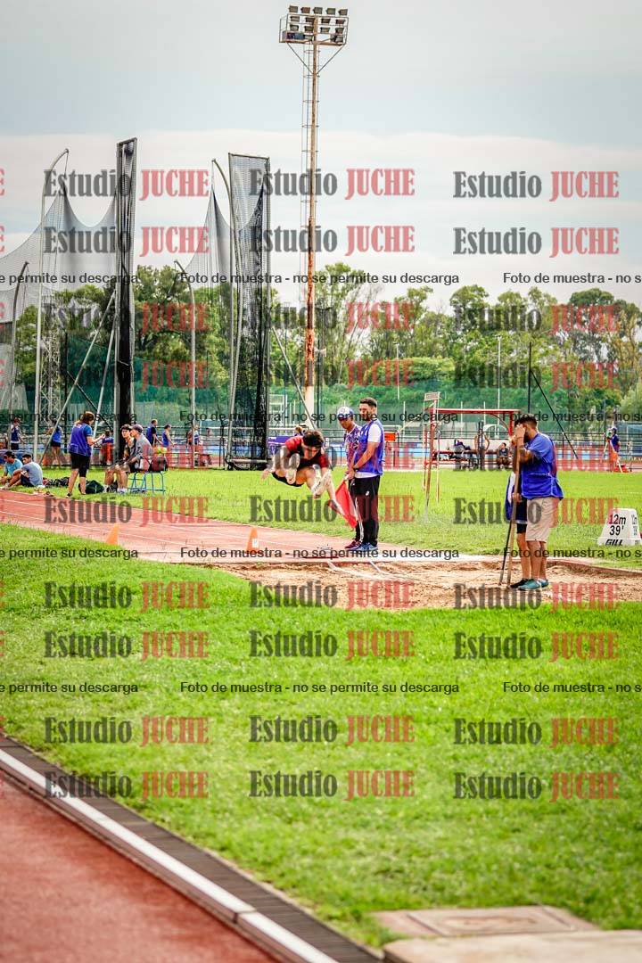 Fotos del salto en largo de varones