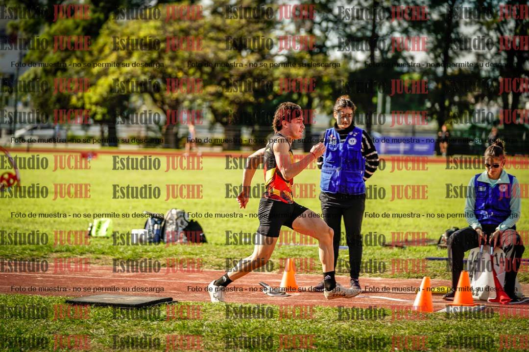 Fotos del salto en largo de varones
