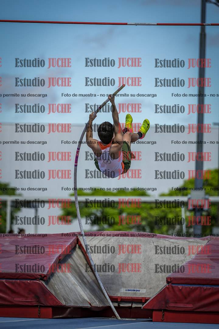 Fotos del salto con garrocha de mujeres y varones - todas las alturas