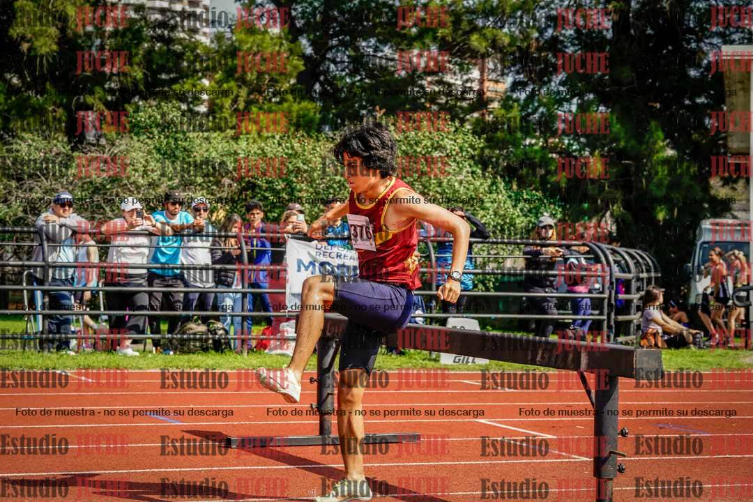 Fotos de los 1500 m con obstáculos de varones