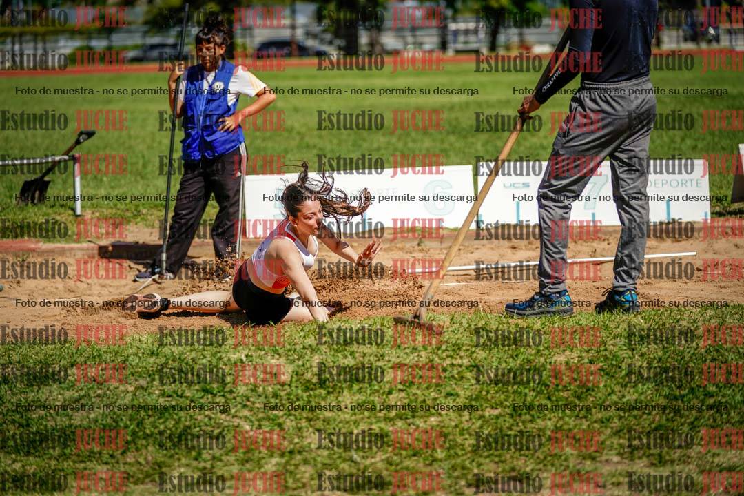 Fotos del salto en largo de mujeres