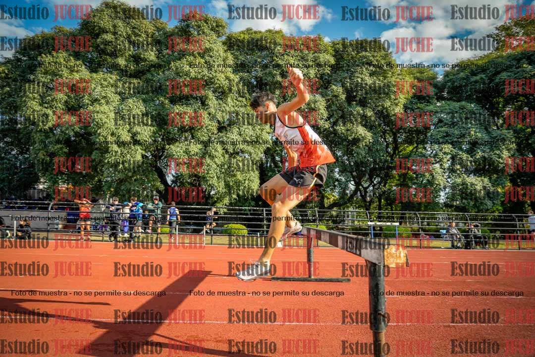 Fotos de los 2000 m con obstáculos de varones