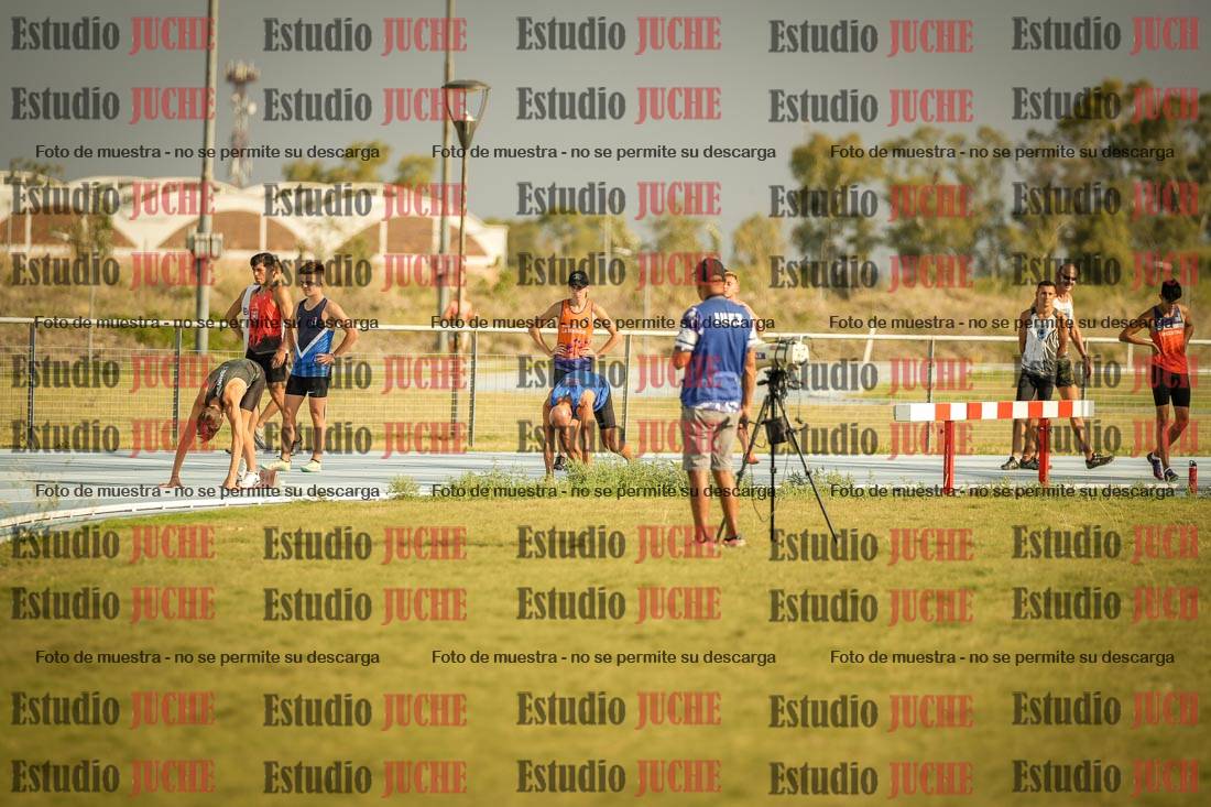 Fotos de los 300 m llanos de varones