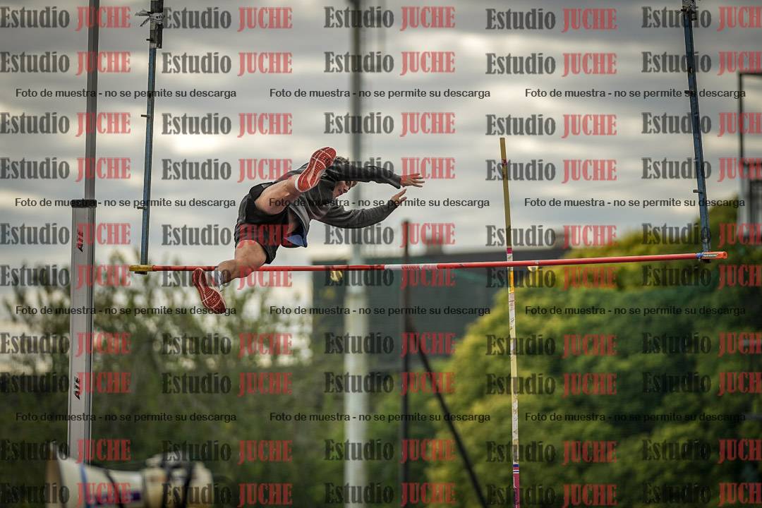 Fotos del salto con garrocha de mujeres y varones