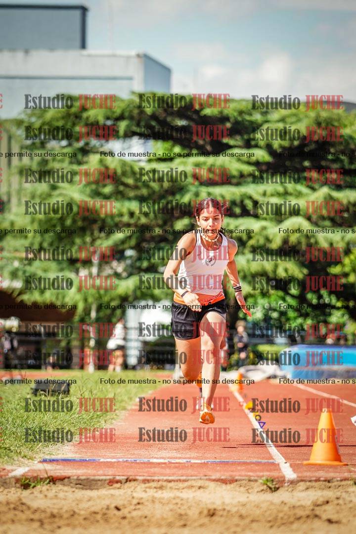 Fotos del salto en largo de mujeres