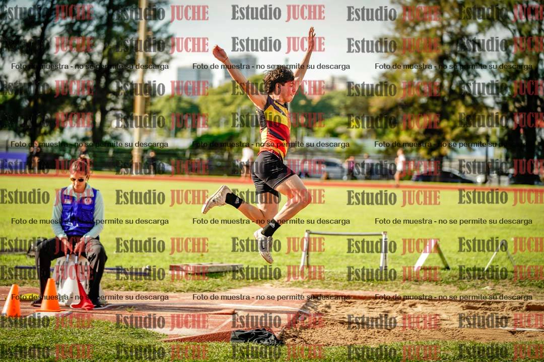 Fotos del salto en largo de varones