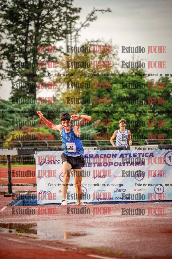 Fotos de los 3000 m con obstáculos de varones