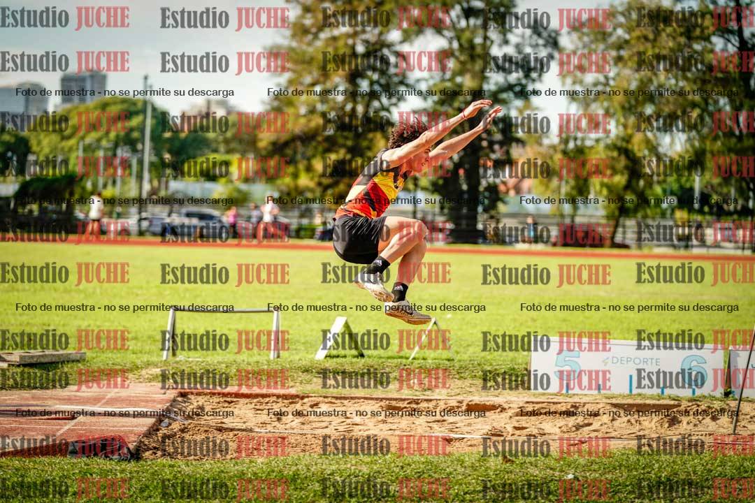 Fotos del salto en largo de varones