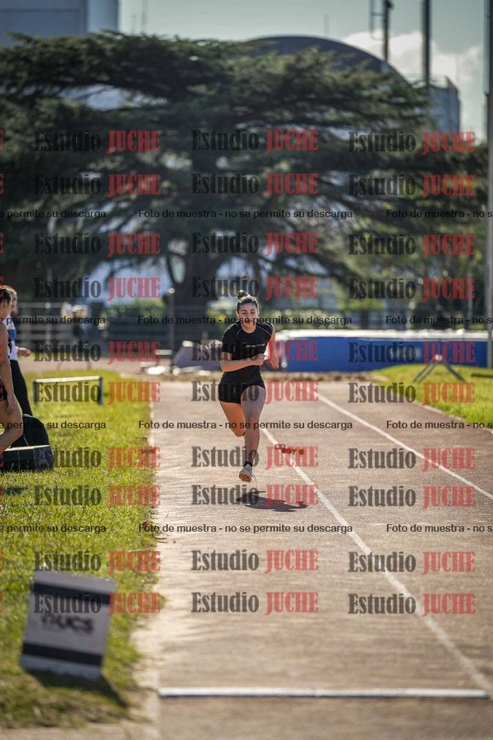 Fotos del salto en largo de mujeres