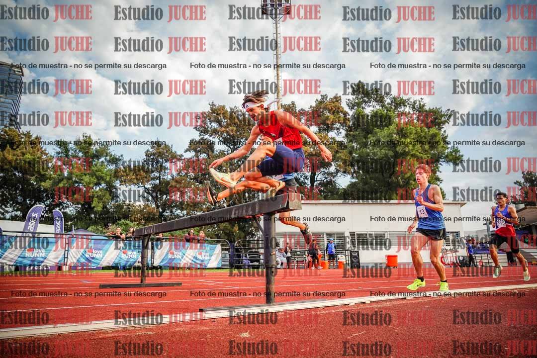 Fotos de los 3000 m con obstáculos de varones