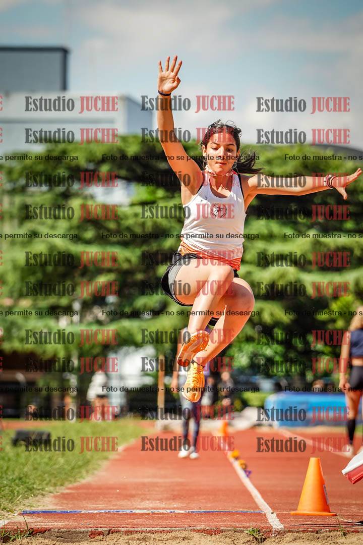 Fotos del salto en largo de mujeres