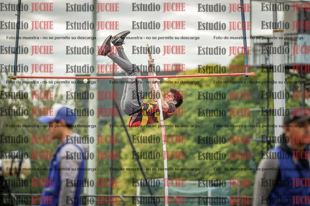 Fotos del salto con garrocha de mujeres y varones