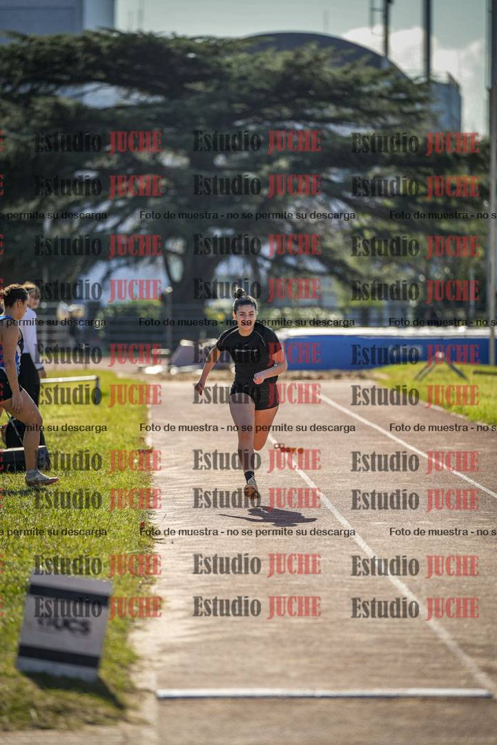 Fotos del salto en largo de mujeres