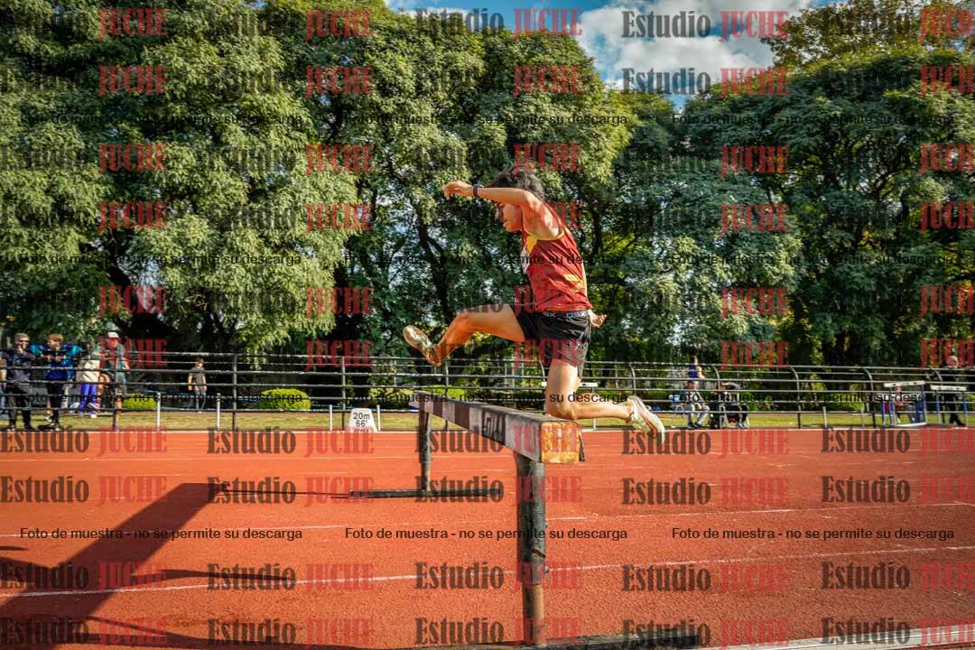 Fotos de los 2000 m con obstáculos de varones
