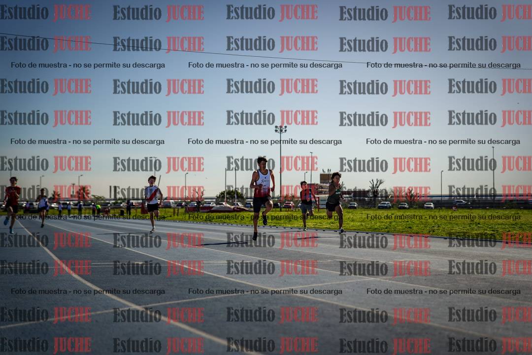Fotos de los 80 m llanos de varones - U14