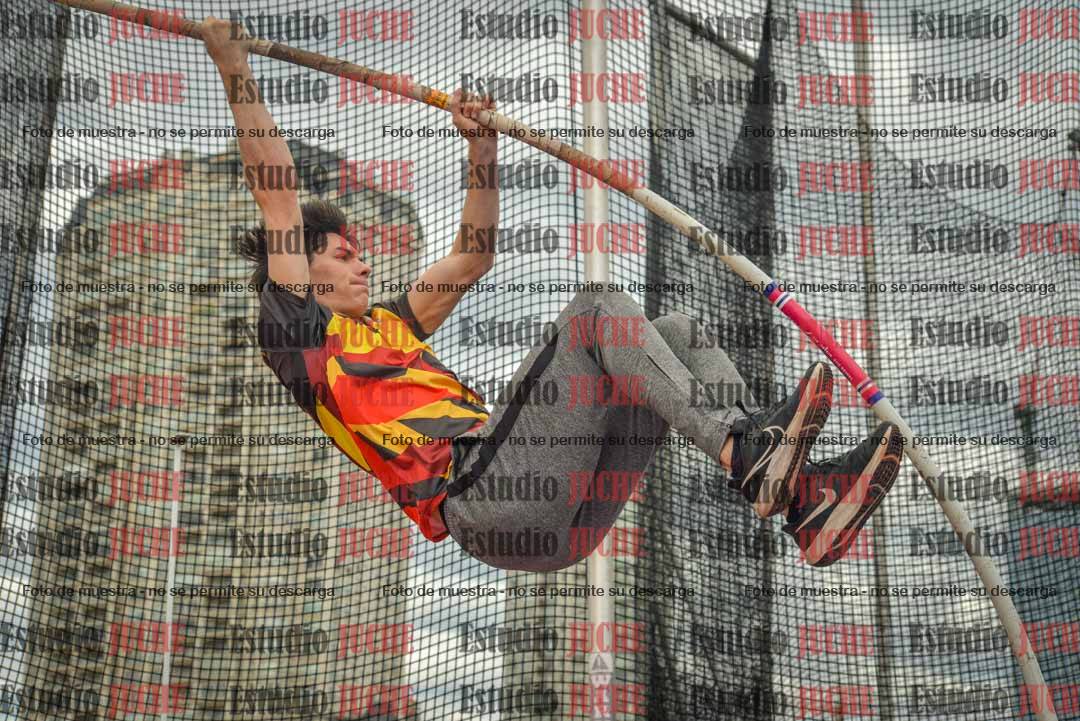 Fotos del salto con garrocha de mujeres y varones