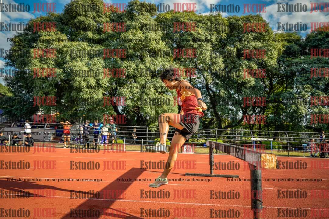 Fotos de los 2000 m con obstáculos de varones