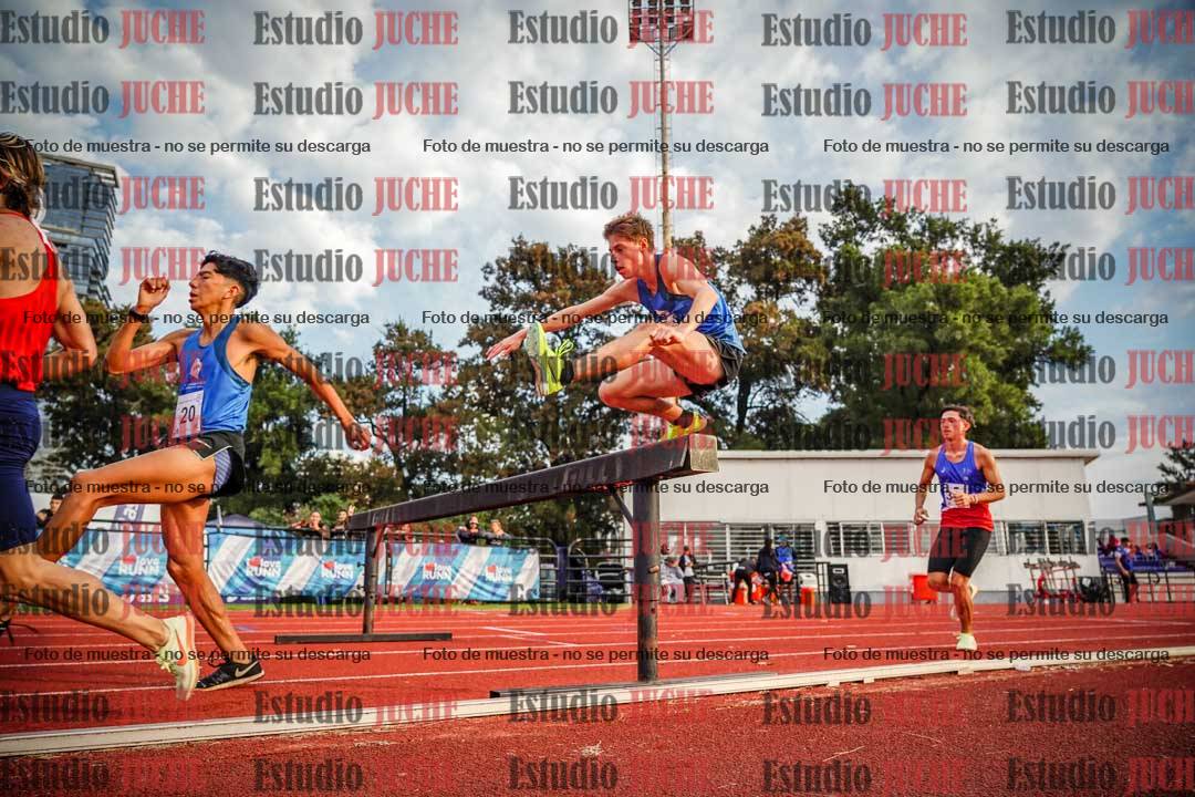 Fotos de los 3000 m con obstáculos de varones