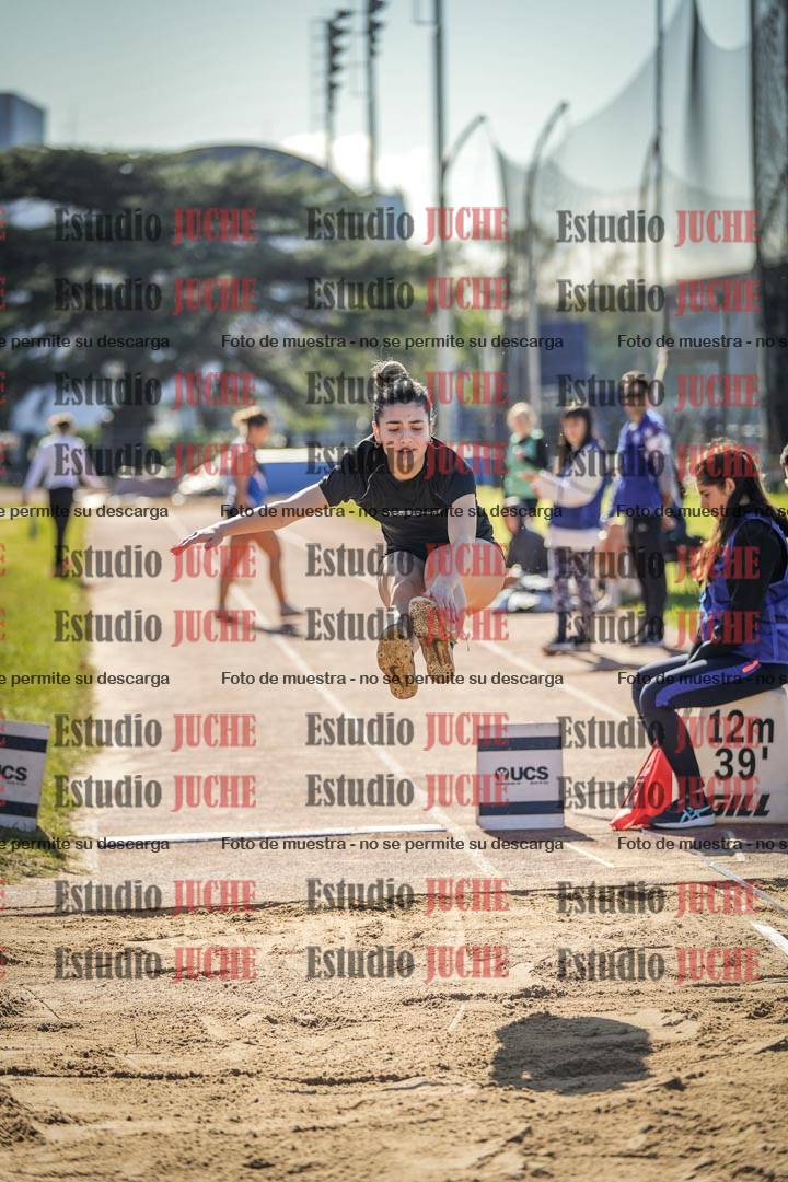 Fotos del salto en largo de mujeres