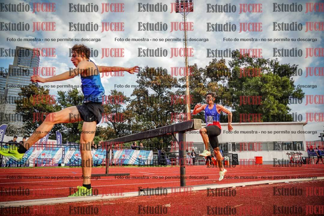 Fotos de los 3000 m con obstáculos de varones