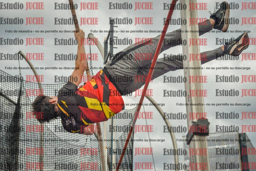 Fotos del salto con garrocha de mujeres y varones