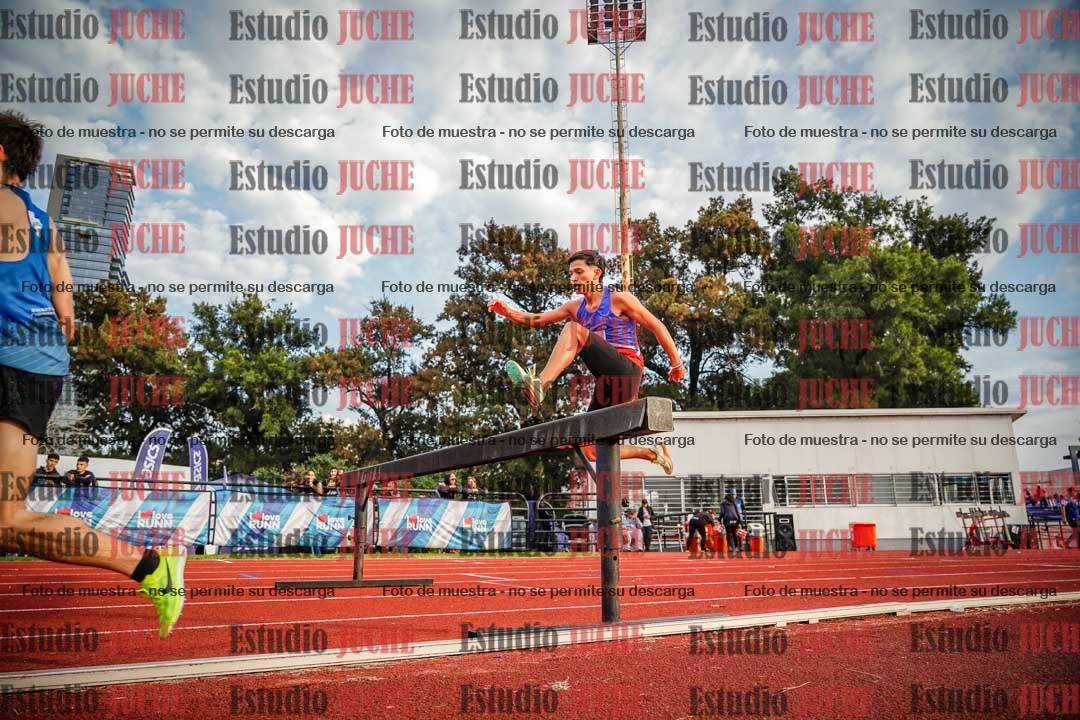 Fotos de los 3000 m con obstáculos de varones
