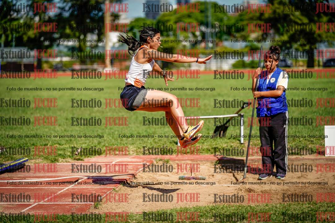 Fotos del salto en largo de mujeres