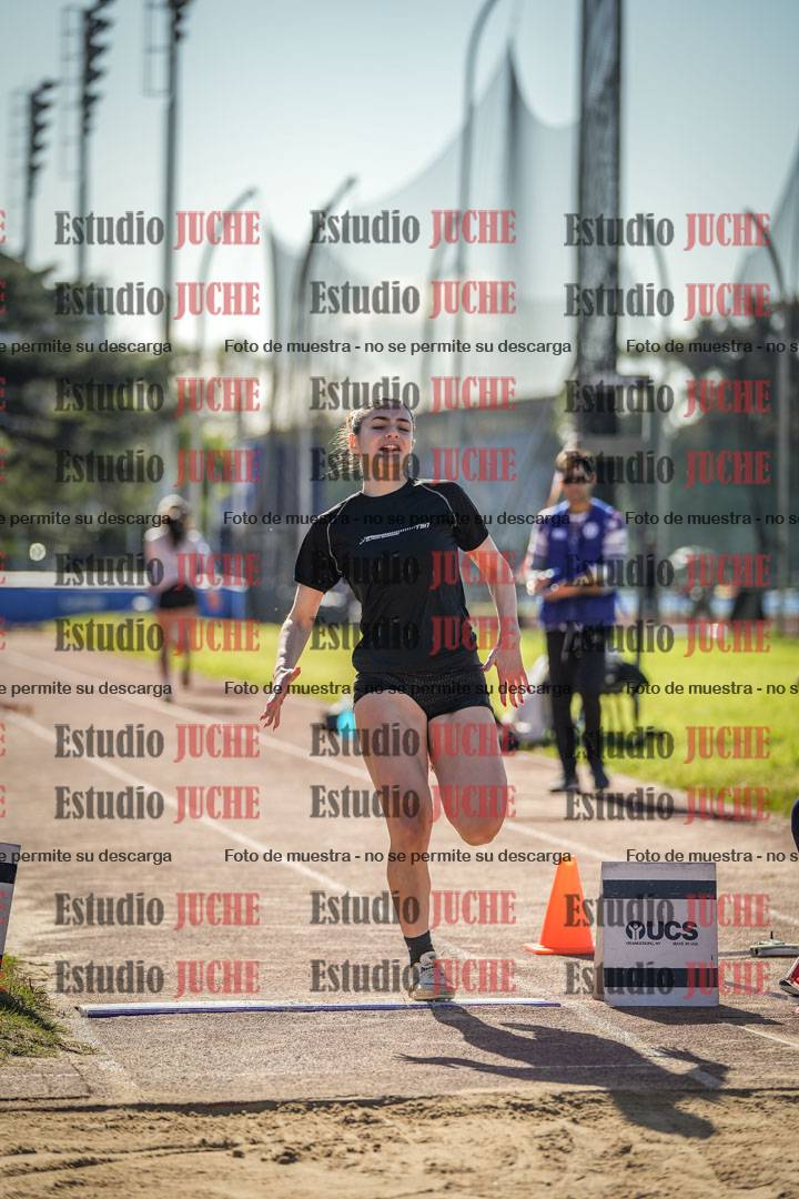 Fotos del salto en largo de mujeres