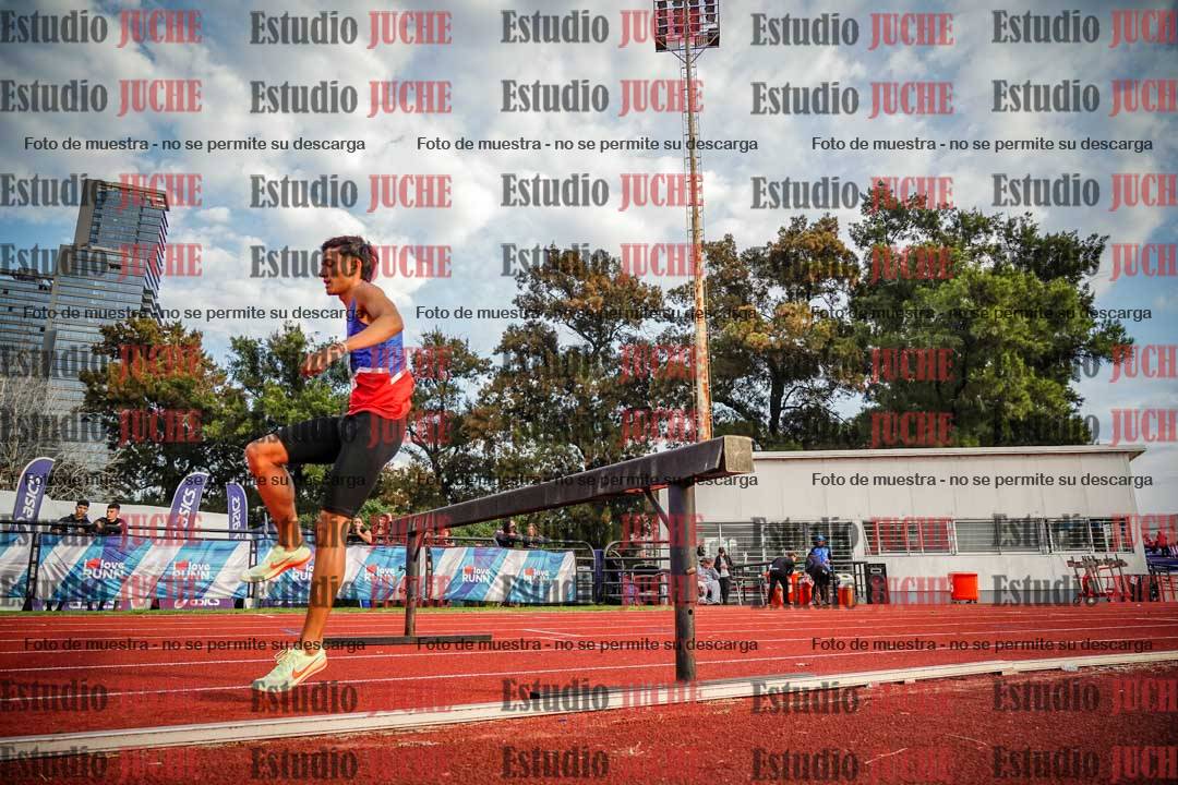 Fotos de los 3000 m con obstáculos de varones