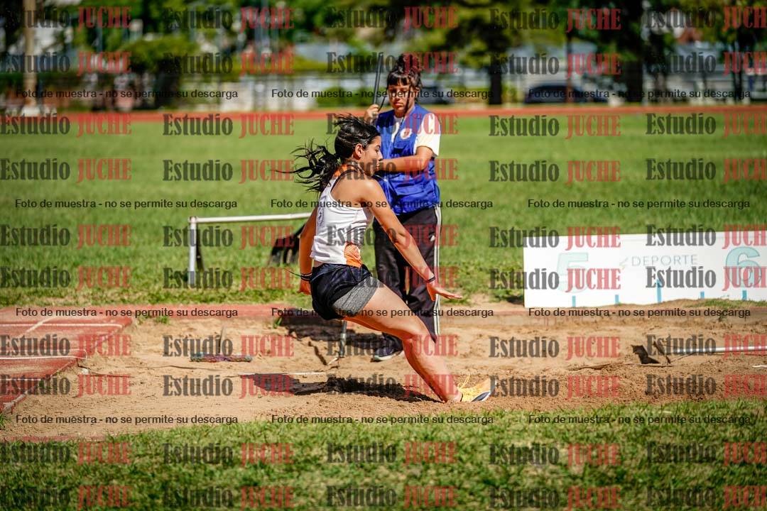 Fotos del salto en largo de mujeres