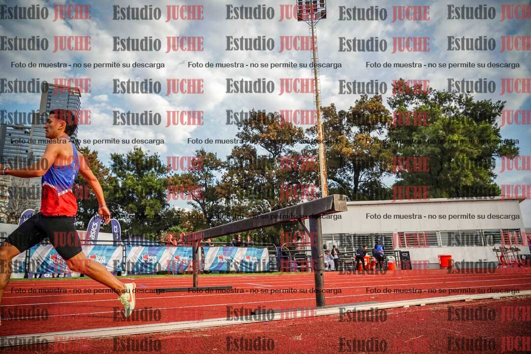 Fotos de los 3000 m con obstáculos de varones