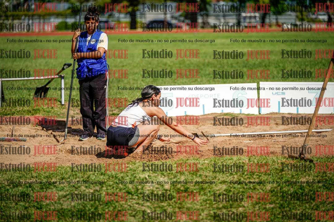Fotos del salto en largo de mujeres