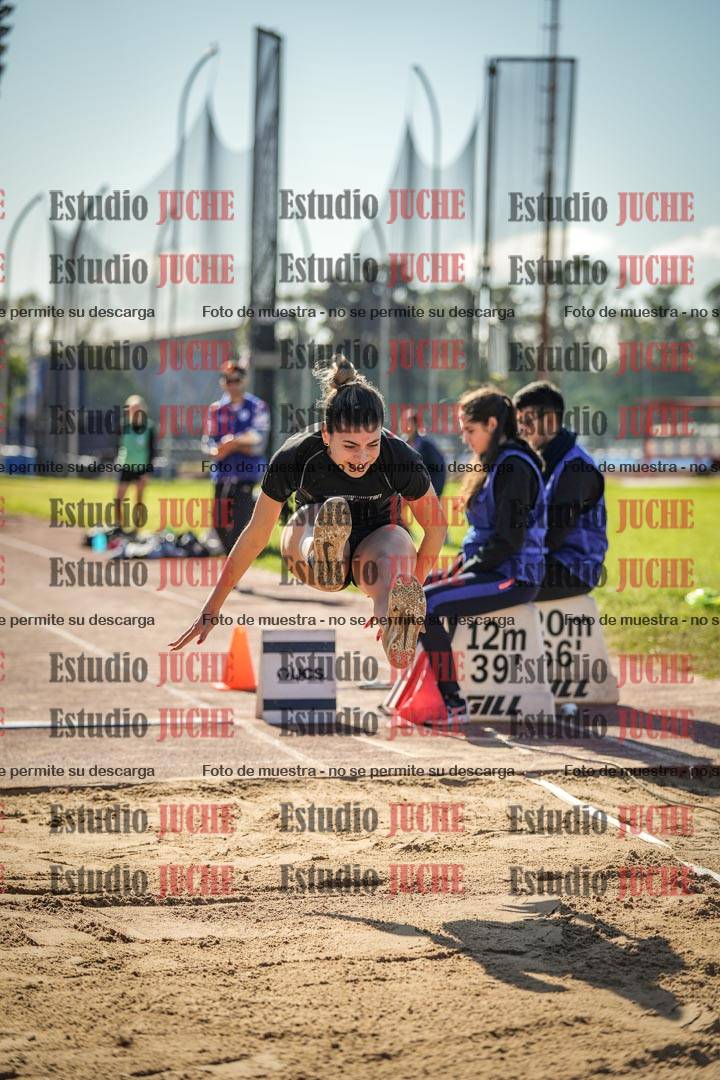 Fotos del salto en largo de mujeres