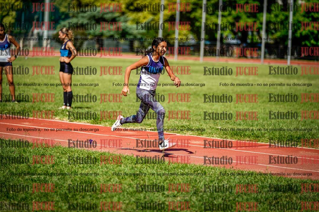 Fotos del salto en largo de mujeres