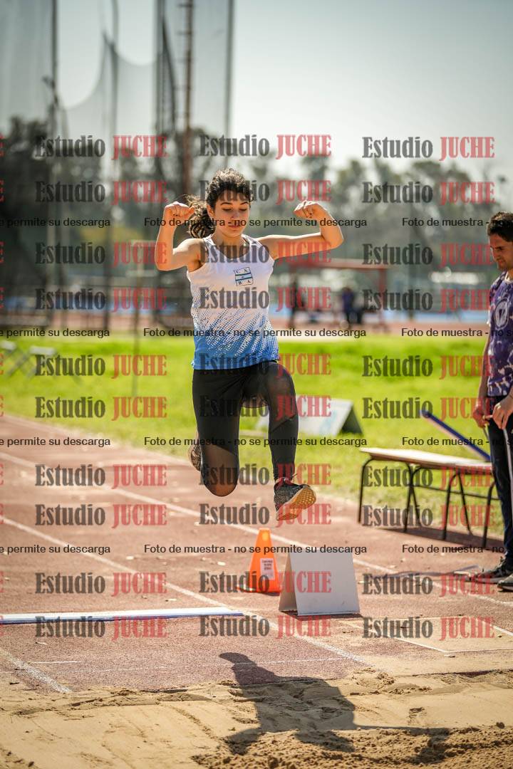 Fotos del salto en largo de mujeres - ambas categorías