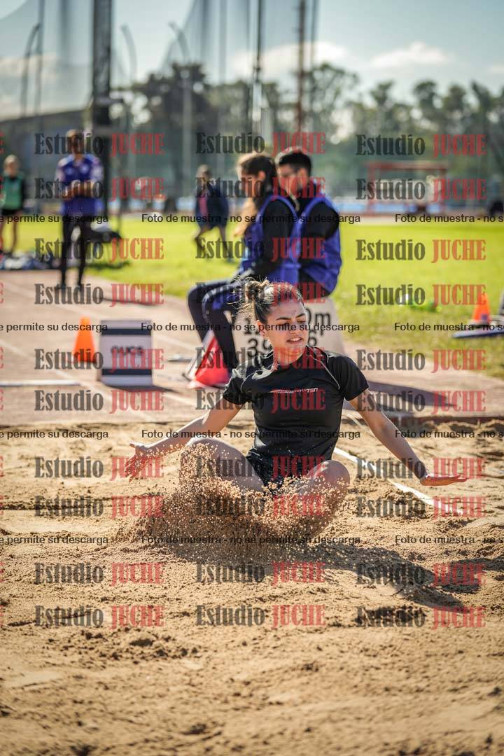 Fotos del salto en largo de mujeres