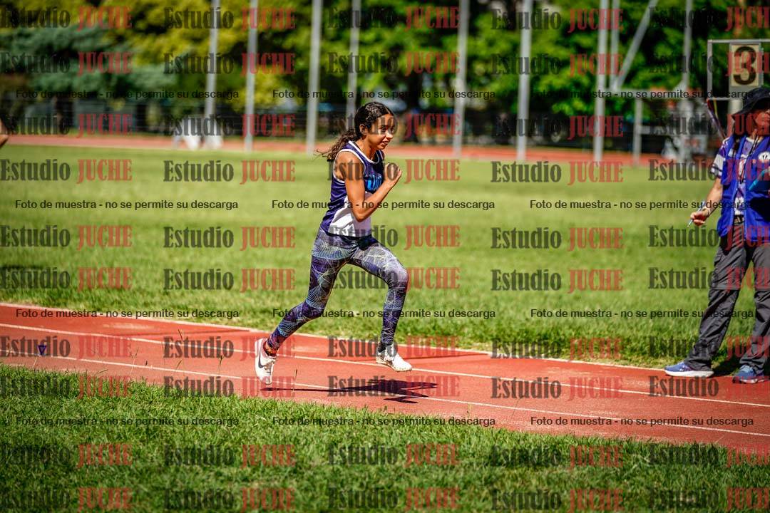 Fotos del salto en largo de mujeres