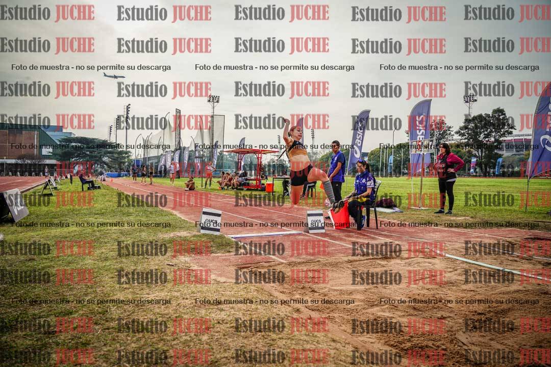 Fotos del salto en largo de mujeres
