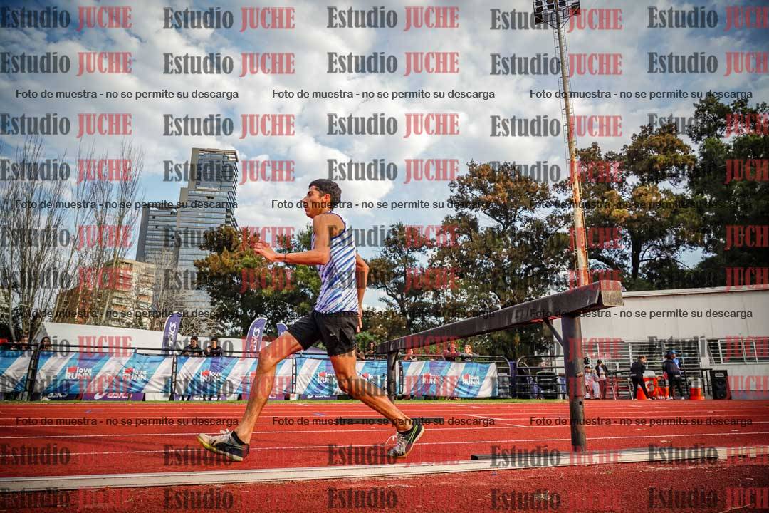 Fotos de los 3000 m con obstáculos de varones