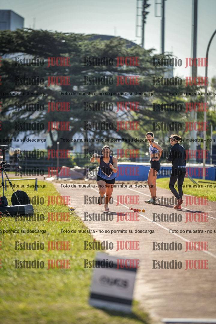 Fotos del salto en largo de mujeres