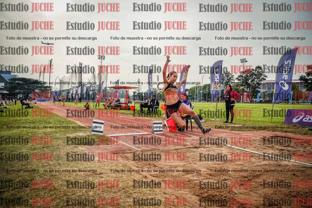 Fotos del salto en largo de mujeres