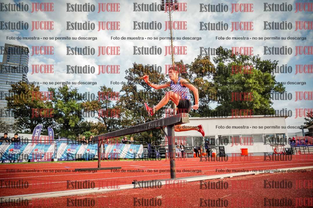 Fotos de los 3000 m con obstáculos de varones