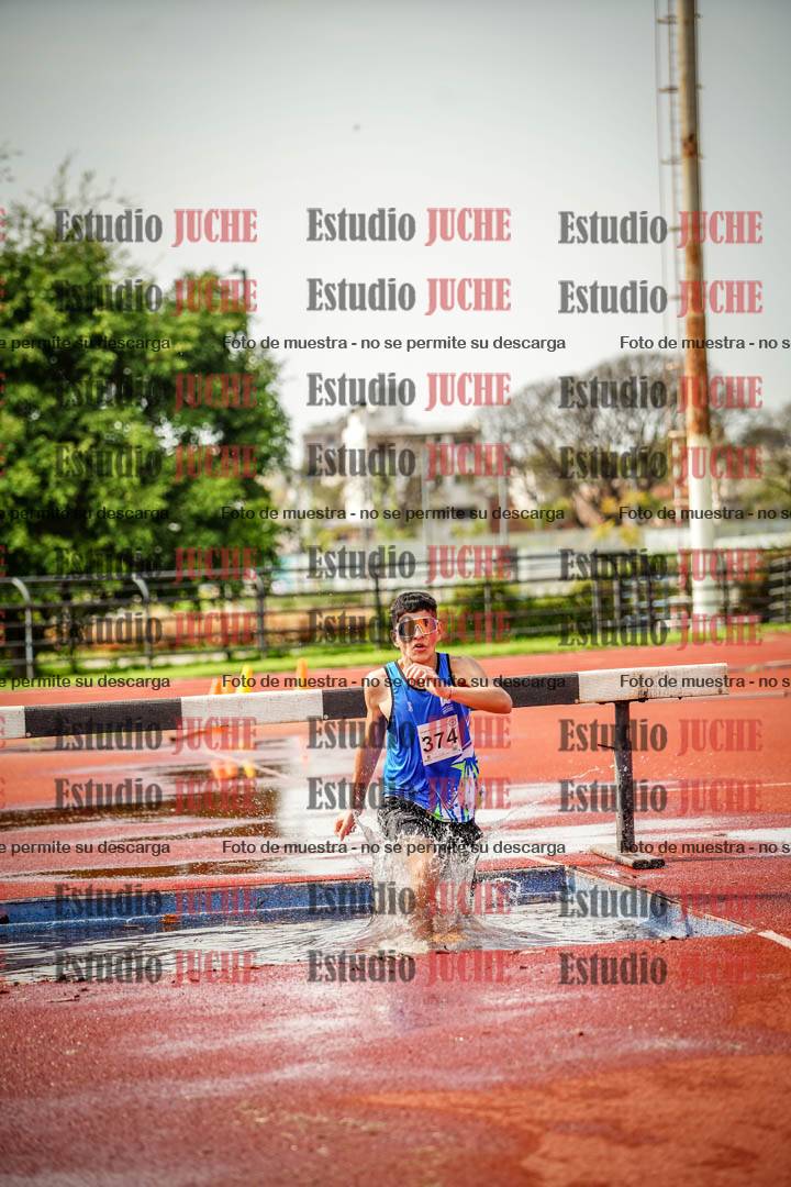 Fotos de los 1500 m con obstáculos de varones