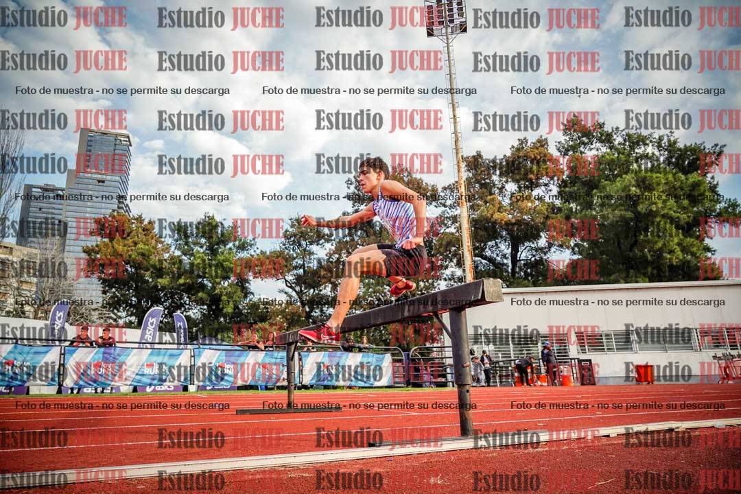 Fotos de los 3000 m con obstáculos de varones