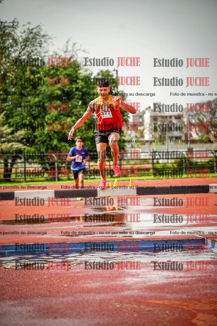 Fotos de los 1500 m con obstáculos de varones
