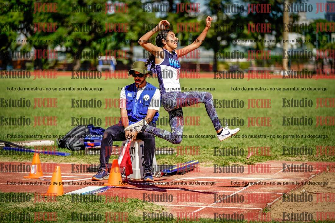 Fotos del salto en largo de mujeres